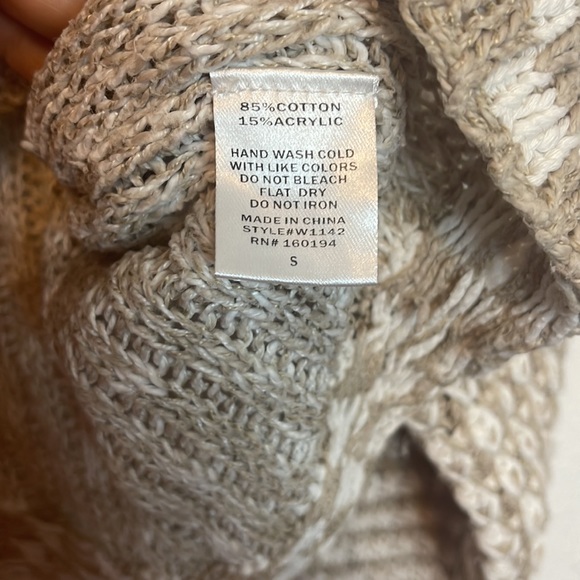 By Together Knit Color Block Cream and Tan Cropped Sweater Size Small - Picture 6 of 6